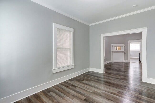 Building Photo - 720 W Victory Dr