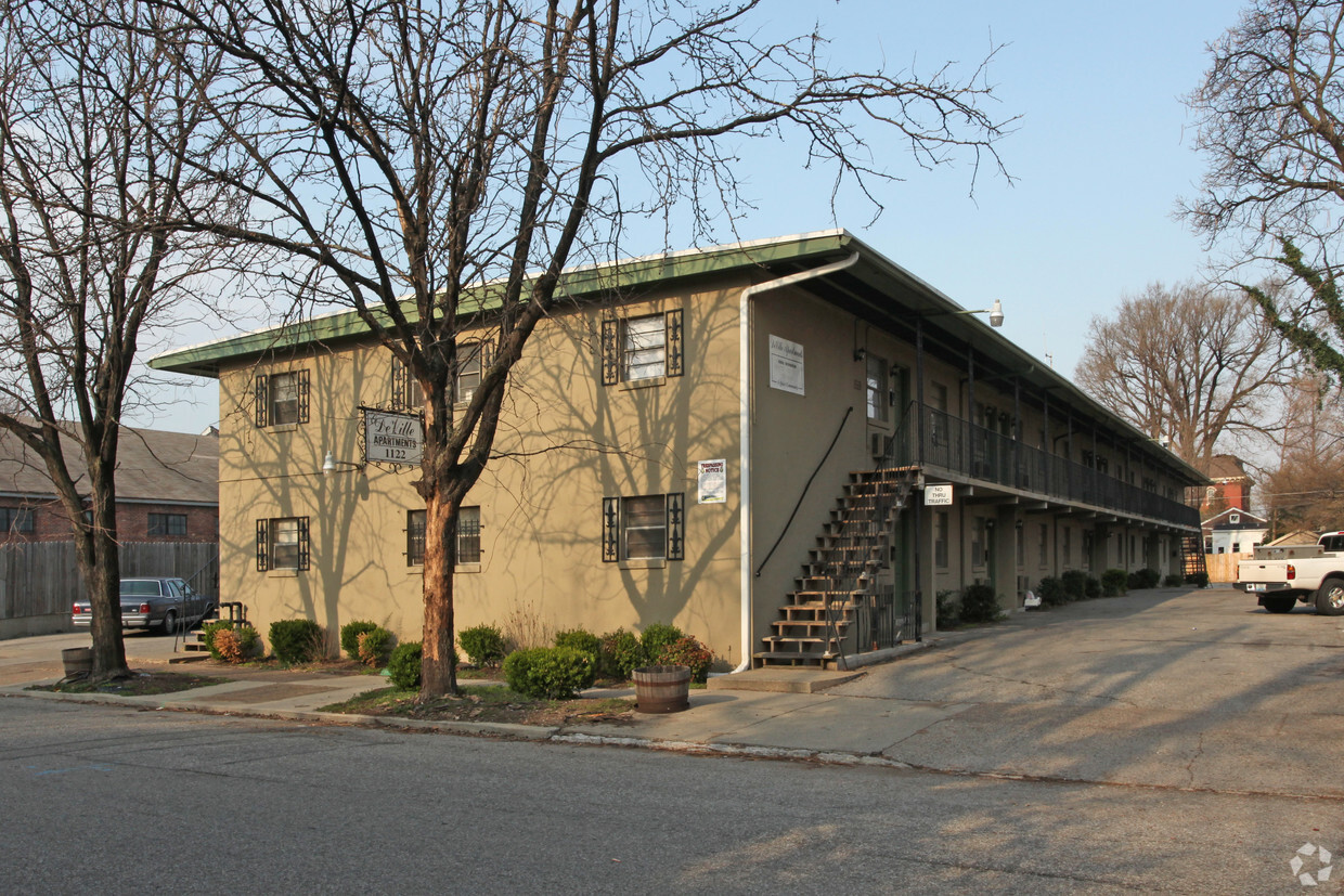 Building Photo - De Ville Apartments