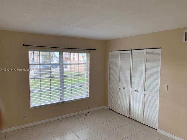 Foto del edificio - 4951 Wedgewood Way