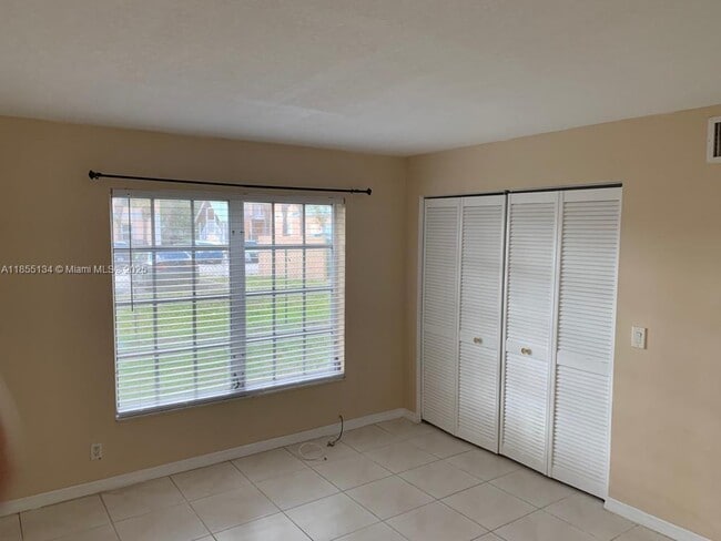 Building Photo - 4951 Wedgewood Way