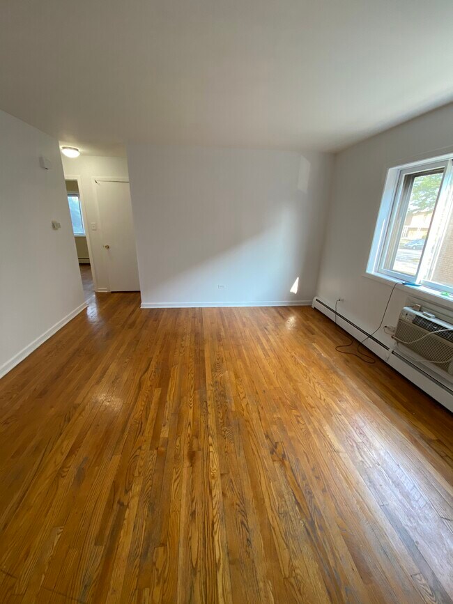 Living room - 550 N Ardmore Ave
