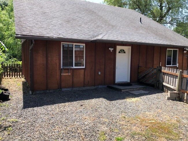 Building Photo - 2660 Edison St