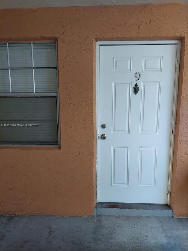 Foto del edificio - 978 SW 10th Dr