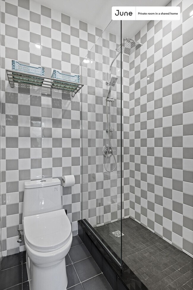 Foto del edificio - Room in Shared 3 bed/3 bath home