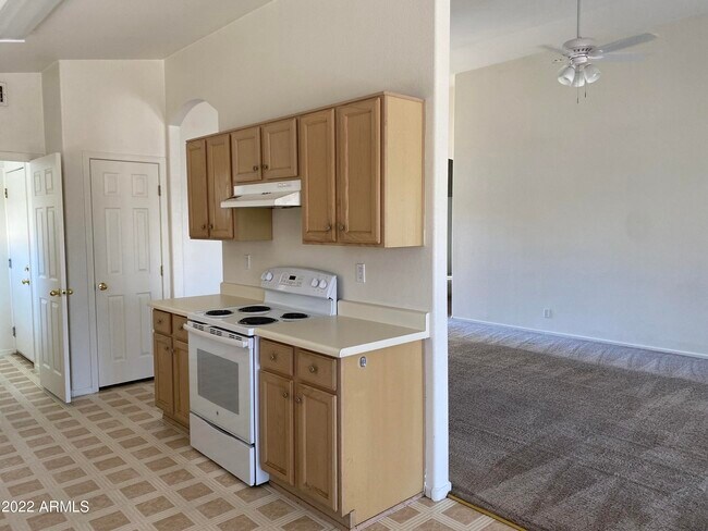 Building Photo - 2328 E Manor Dr