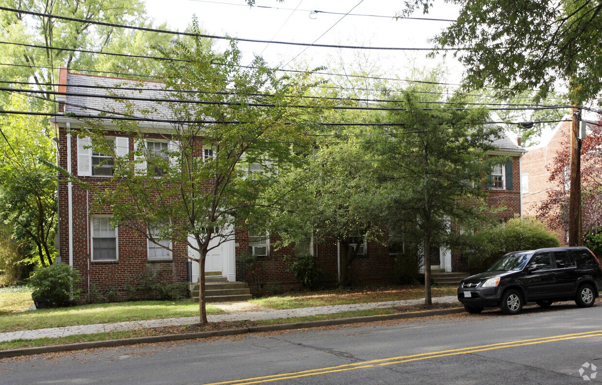 Primary Photo - 4500-4504 Macarthur Blvd NW
