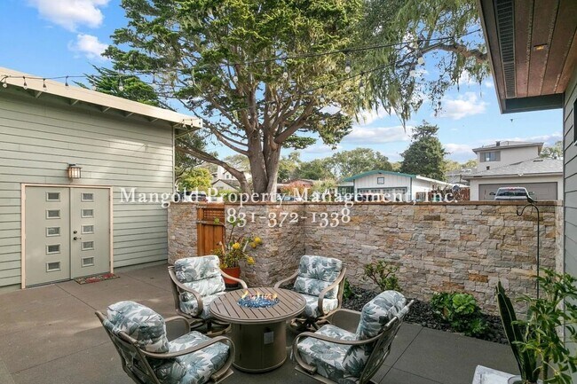 Foto del edificio - Stylish 2-Bed, 2-Bath Corner Lot Home with Modern Design and Spacious Outdoor Areas