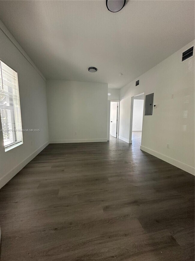Foto del edificio - 638 SW 21st Ave