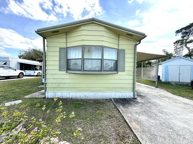 Foto del edificio - FIRST MONTH RENT FREE! Cute and Quiet 2/2 in N. Ft. Myers