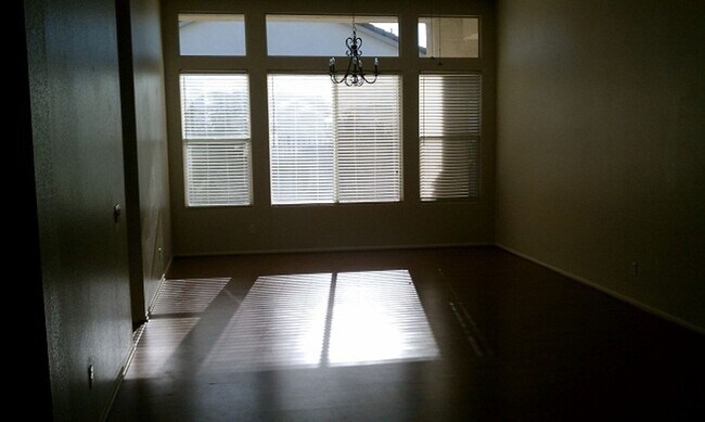 Foto del edificio - Very Clean 2 Bedroom + Office/Den 2 Bathroom 55 + Oasis Home