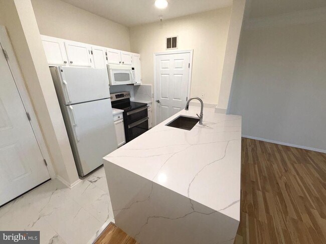 Foto del edificio - 1521 Spring Gate Dr.