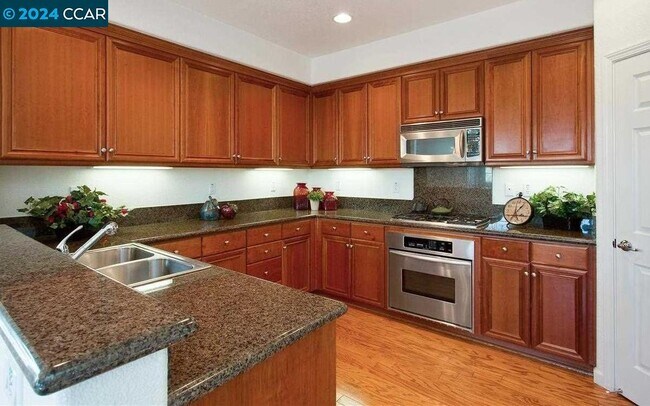 Building Photo - 812 Joree Ln