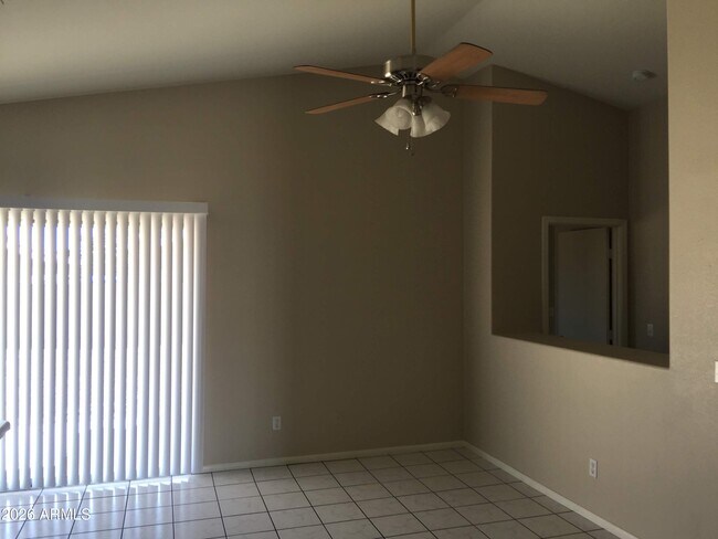 Foto del edificio - 3215 W Abraham Ln