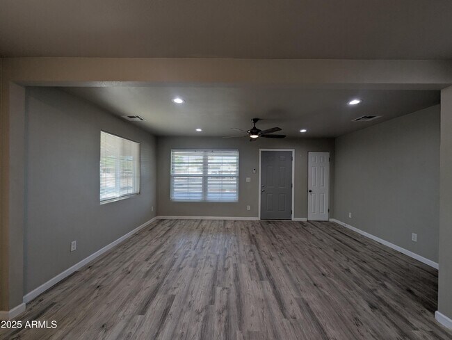 Foto del edificio - 1280 N Mesquite Ln