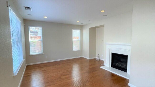 Building Photo - Concord Beautiful 4 bedroom 2.5 bathroom h...