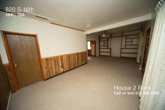 Building Photo - 820 S 16th St