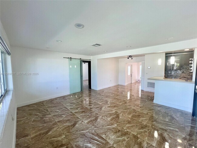 Foto del edificio - 7601 Simms St