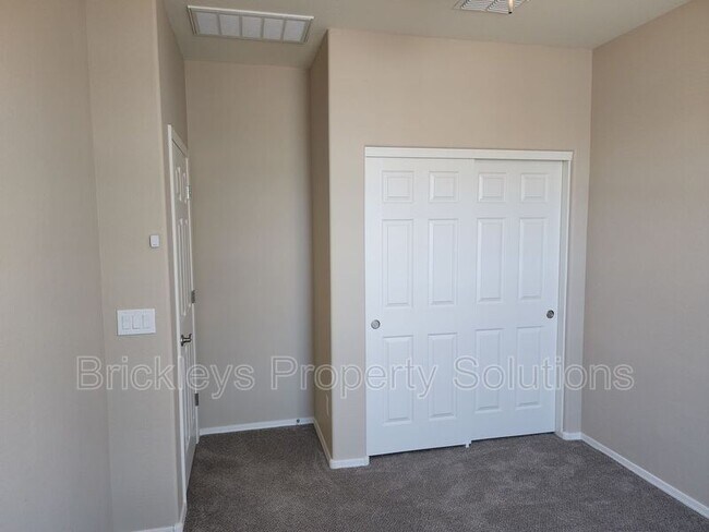 Foto del edificio - 2825 W Apollo Rd