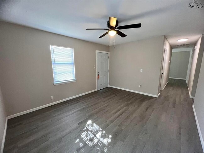 Building Photo - 1425 Harris Ln