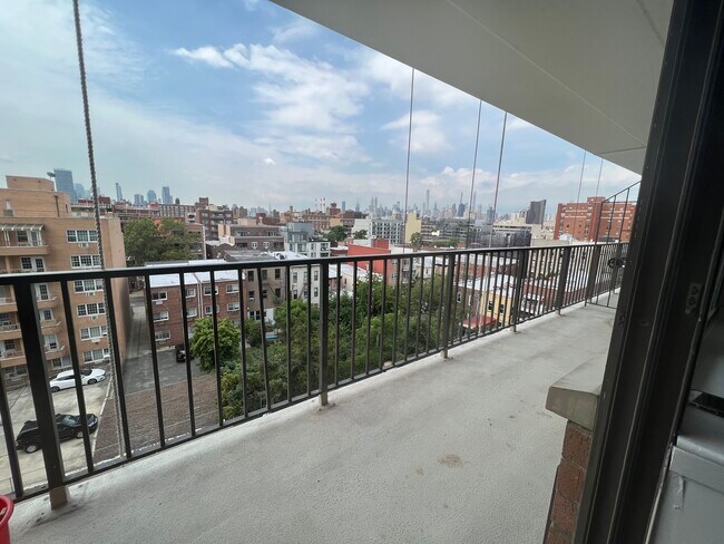 Fantastic view of Manhattan - 2322 30th Rd