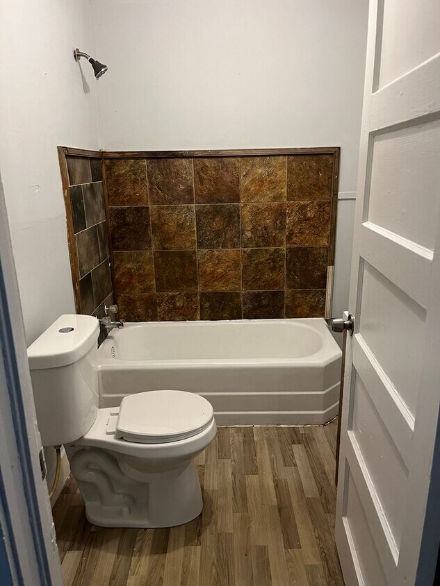 Building Photo - 105 N Elm Ave