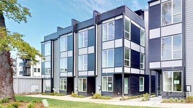 Building Photo - 409 Devender Ln