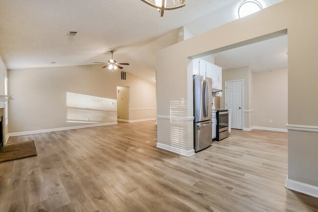 Building Photo - 5815 Mistyview Dr