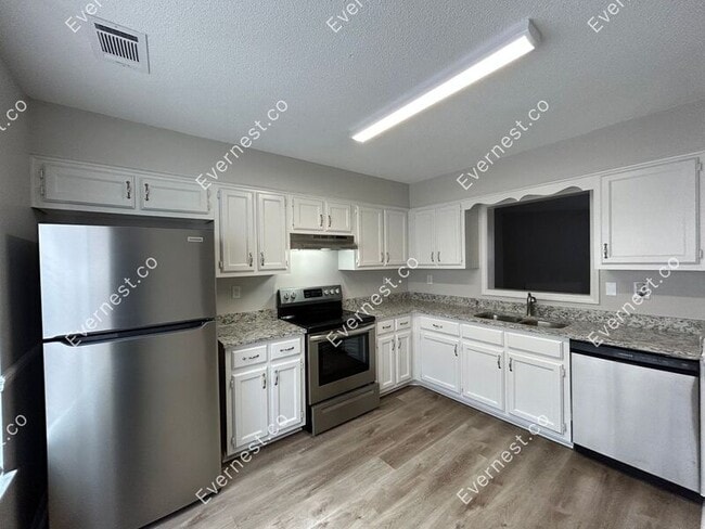 Building Photo - 524 Creekwood Cir S