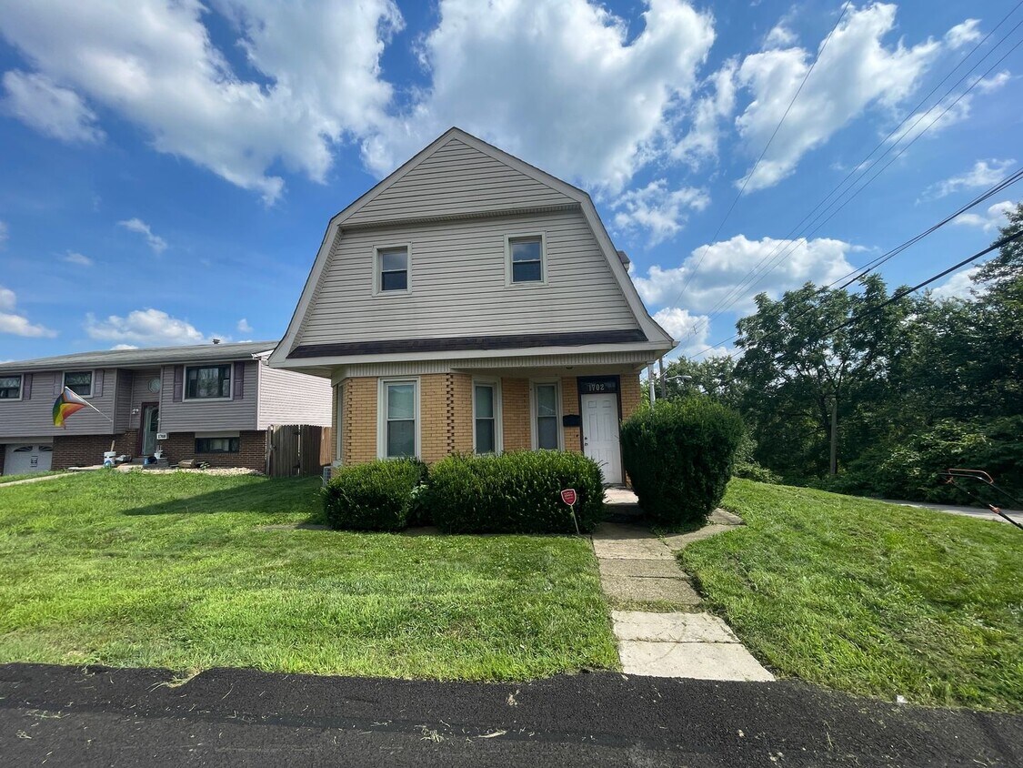 Foto principal - AVAILABLE NOW!! 3 BED 1 BATH SINGLE FAMILY...