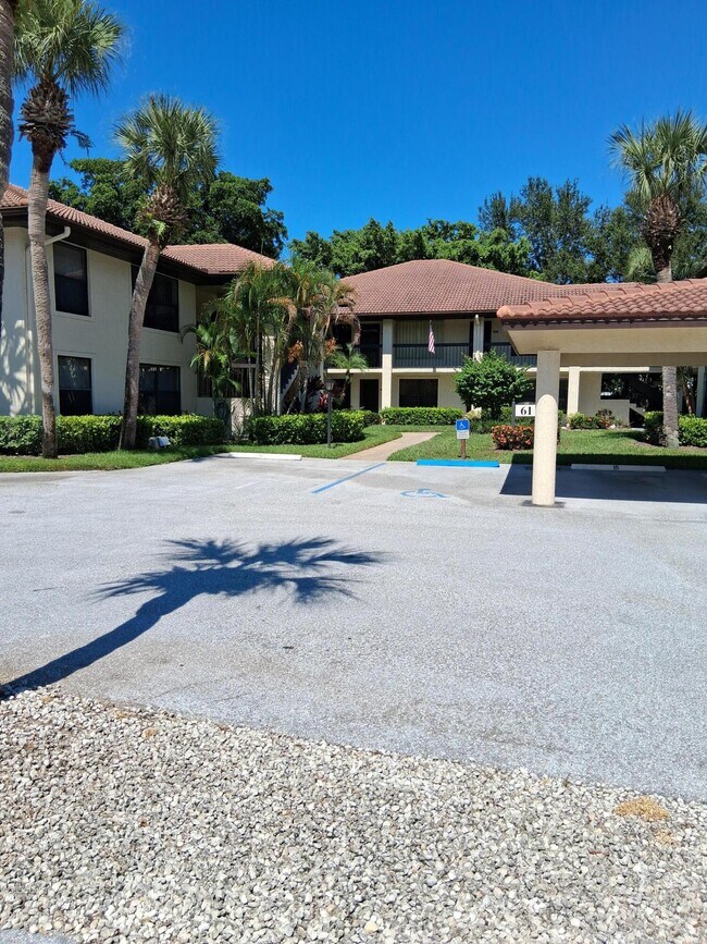 Building Photo - 61 SW South River Dr