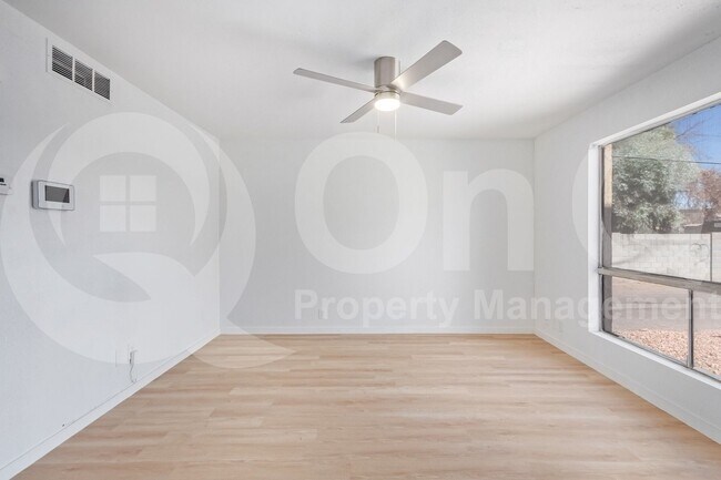 Foto del edificio - 3526 W Dunlap Ave