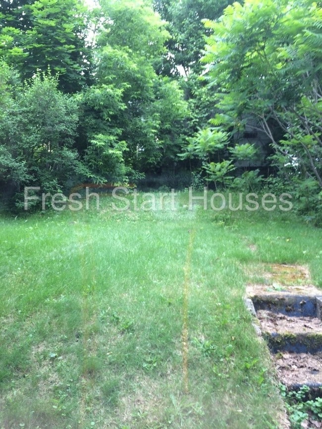 Building Photo - 150 Luddington St