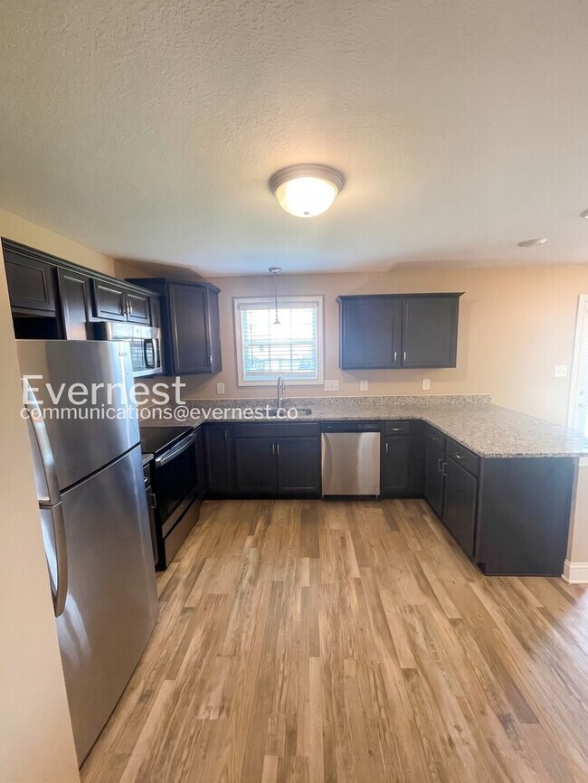 Building Photo - Limited Time Special Offer / 5 Bed, 2.5 Bath Home with Garage / Pet-Friendly / Vouchers Accepted ...
