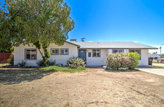 Building Photo - 5657 N 39th Ave