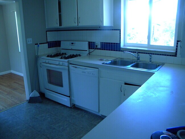 Foto del edificio - 1260 Holly Pl