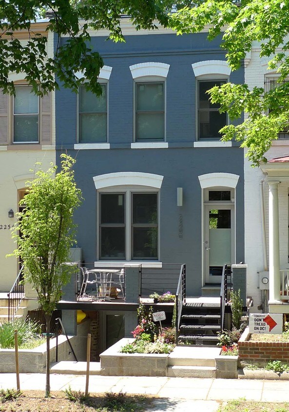 Front of house - 2300 Ontario Rd NW