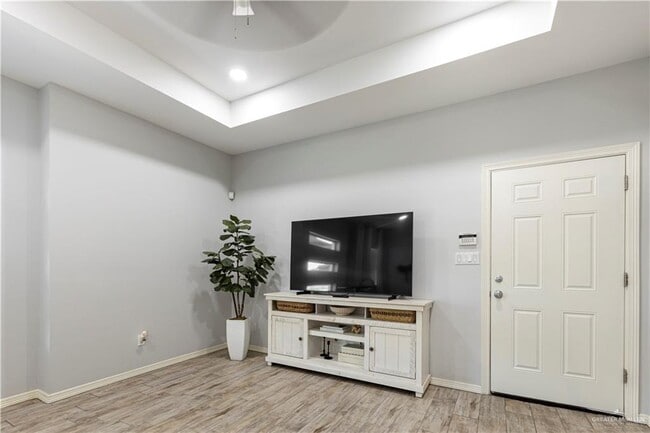 Building Photo - 1503 W Heritage Dr