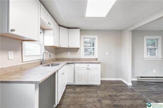 Foto del edificio - 1240 Pembroke Rd