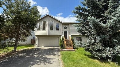Building Photo - 320 Peppertree Loop