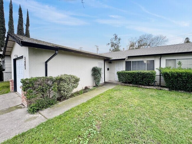 Building Photo - 2BR/1BA House w/ Fenced Yard + Garage In Carmichael