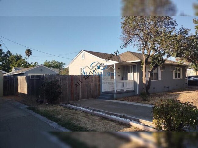 Photo - Cute Duplex off of Stockton Blvd Townhome