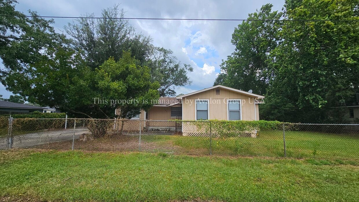 Primary Photo - 1453 Winnebago Ave
