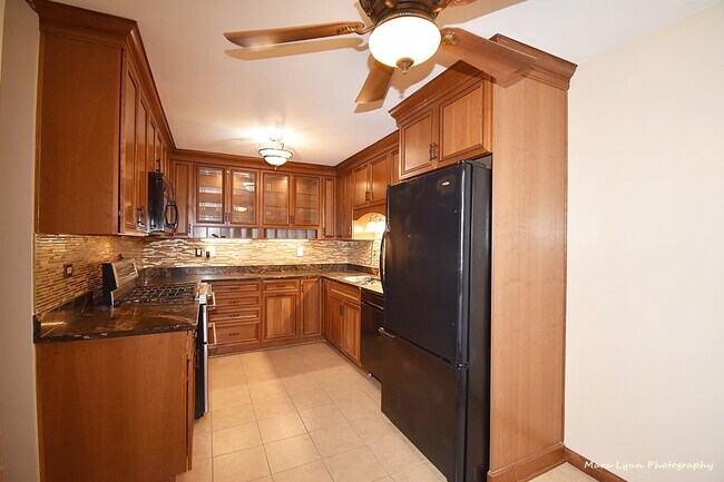 Building Photo - 321 Park Ridge Ln