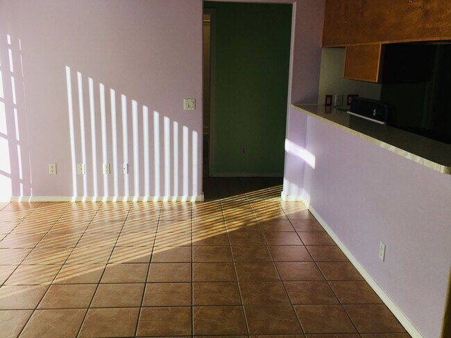 Building Photo - Very nice 2 Br house with 1 car garage