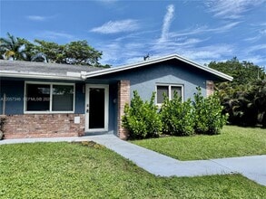 Building Photo - 320 Holloway Dr