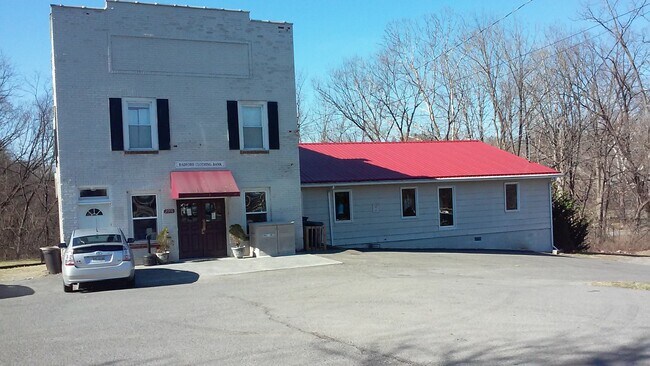 Building Photo - 2000 West St