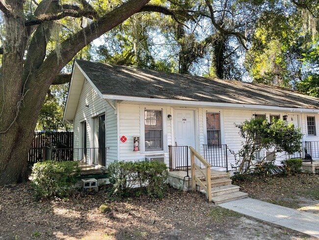 1BED/1BA Duplex - 1BED/1BA Duplex Apartment
