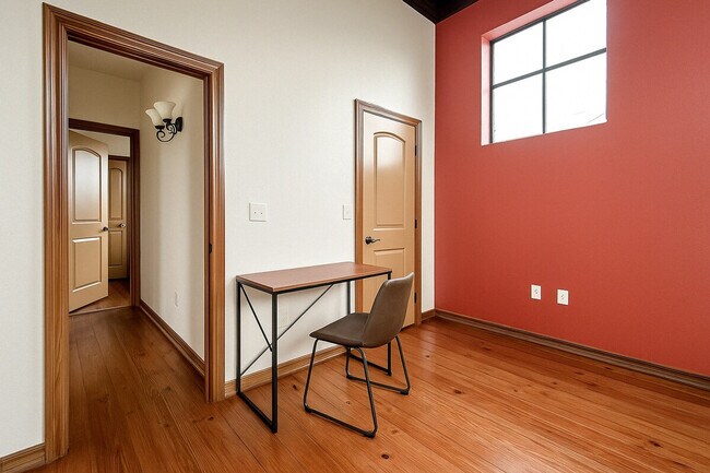Building Photo - 606 N Robberson Ave