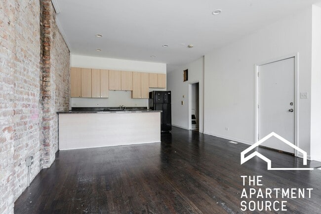 Photo - 2833 W Medill Ave Townhome