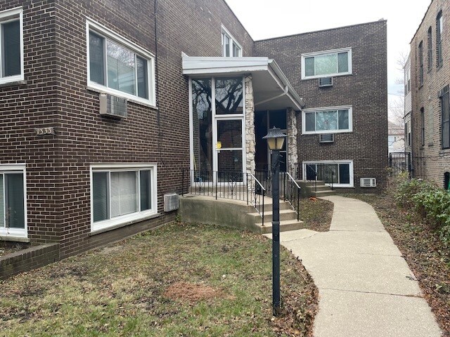 Foto del edificio - 1333 W Pratt Blvd
